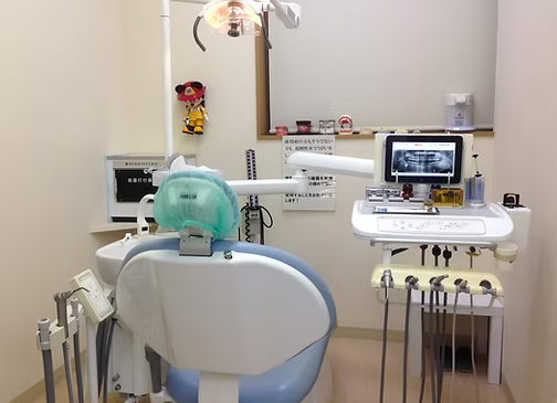 ①外観②受付③診療室