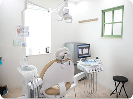 ①歯科定期健診②診療室③診察チェア