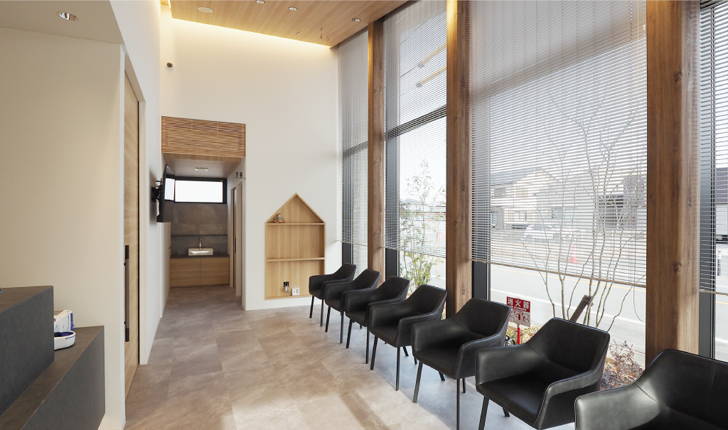 ①医院外観②待合室③診療室