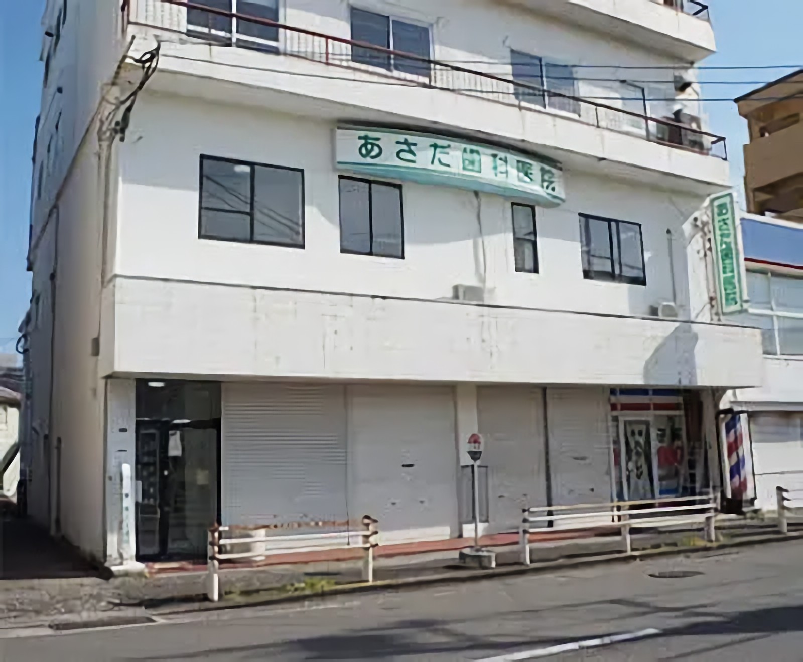 ①医院外観②受付③待合室