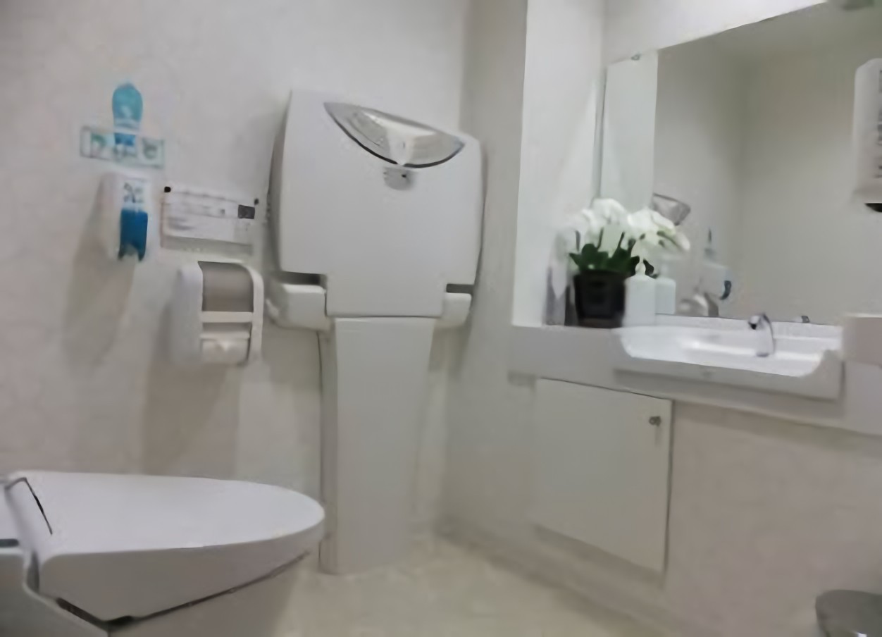 ①外観②受付③パウダールーム