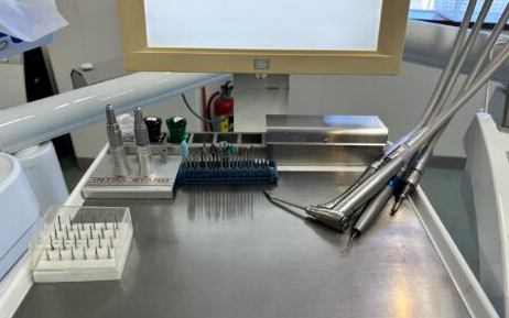 口腔外科の専門医が口腔内や顔面に関する外科的治療を提供しています。