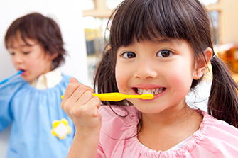 予防習慣の定着と成長に合わせた発達サポートで健康な歯を育む