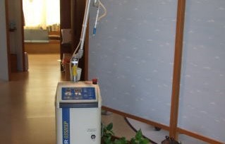 痛みの少ない処置を支えるレーザー機器を導入