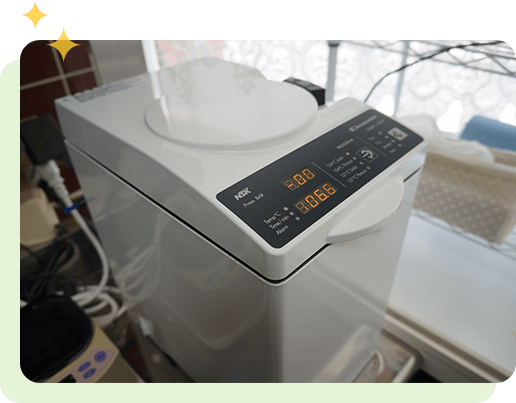 使用器具の滅菌や使い捨てのグローブなどにより感染対策を行っています