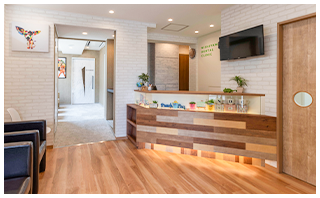 【星丘駅より徒歩5分】居心地抜群！家族全員が笑顔になるカフェのような歯医者さん