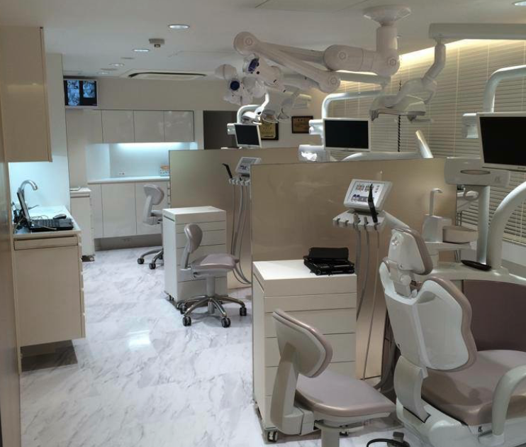 ①ビル外観②診療室1②診療室2