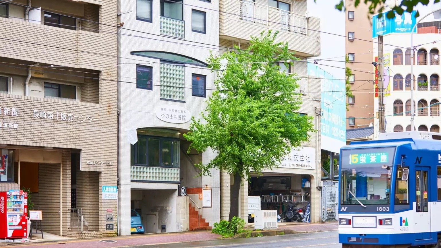 ①医院外観