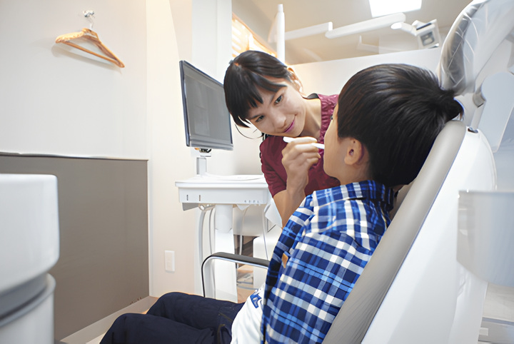 日常生活でお子様を見守る保護者の方の不安や疑問にも丁寧に向き合い、気持ちの面でのサポートにも力を入れています。