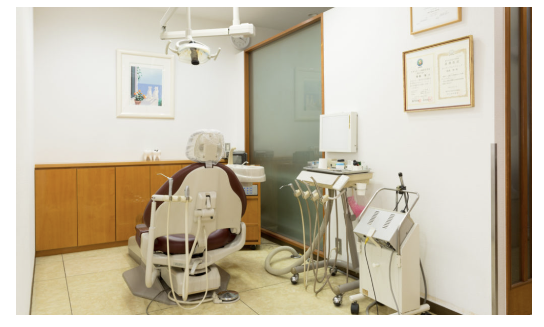 ①せいデンタルクリニック外観 ②受付 ③診療室