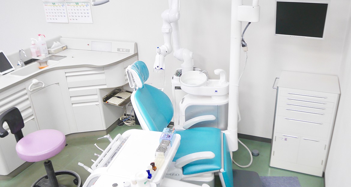 ①外観②待合室③診療室