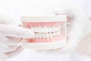 かみ合わせの状態を丁寧に確認し、必要に応じた調整を行うことが重要です