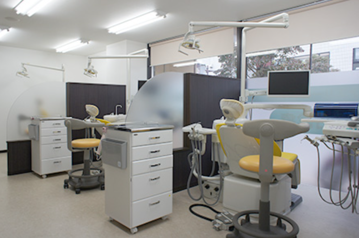 最新技術と熟練の技で、美しい口元と健康な歯を両立します