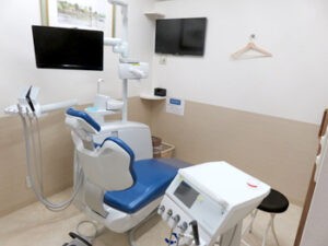 ①外観②受付③診療室