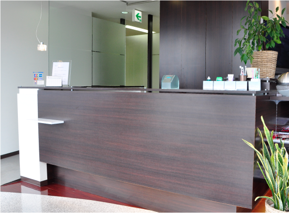 ①外観②受付③診察室