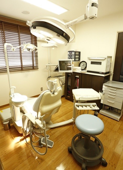 【両出バス停 徒歩1分】丁寧な対話と訪問診療に対応する鏡歯科医院