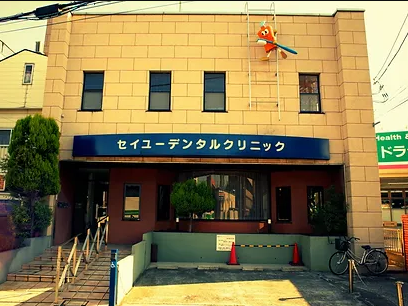 ①外観➁待合室③内観