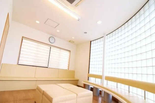 【美薗中央公園駅徒歩6分】幅広い診療とインプラント治療に対応するみその歯科医院