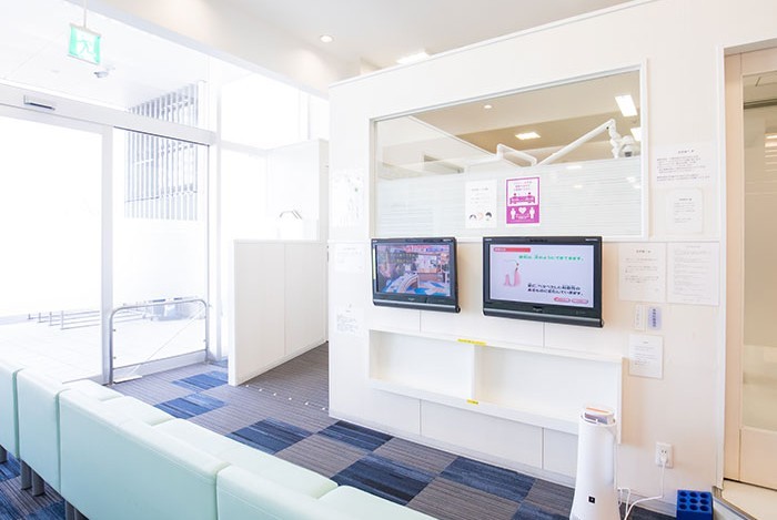 ①外観②待合室③診療室