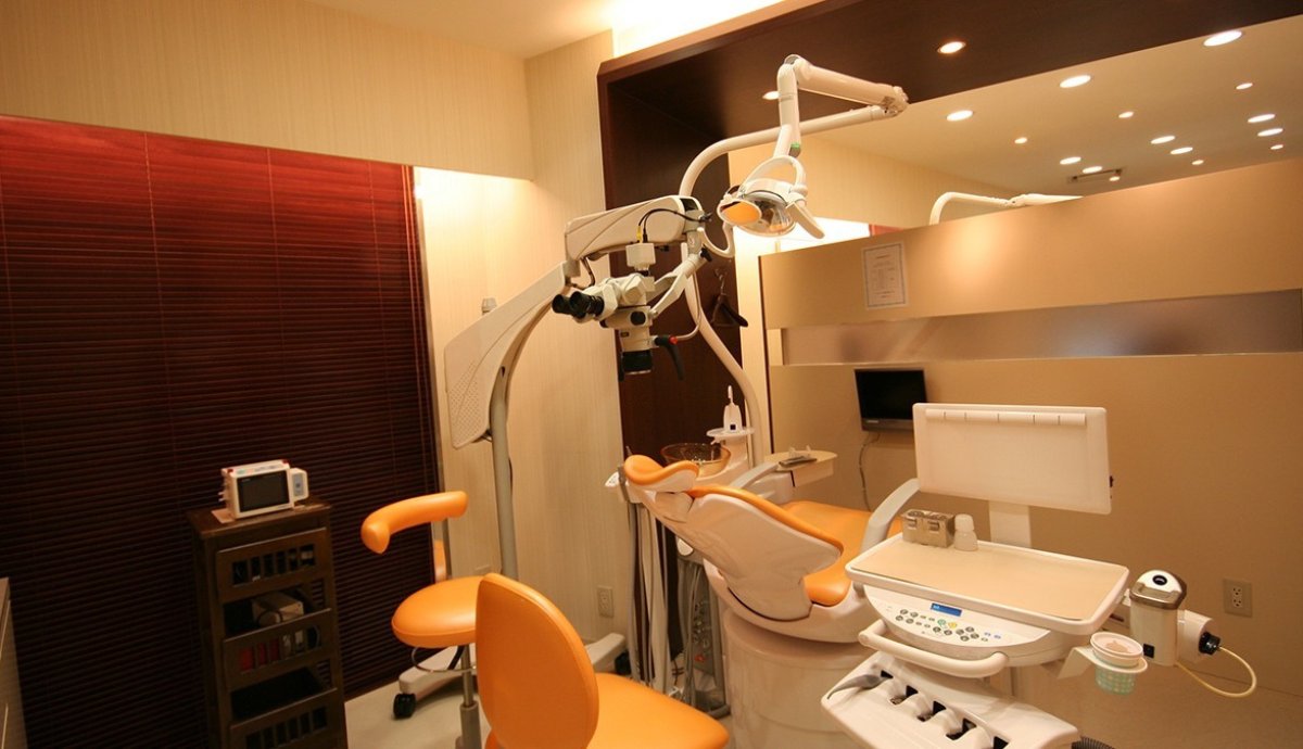 【梅田駅 北口 徒歩1分】“歯を残すという治療”で再び噛める口元へ導く「松本歯科クリニック」