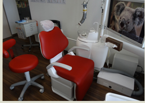 ①受付②診療台③待合室