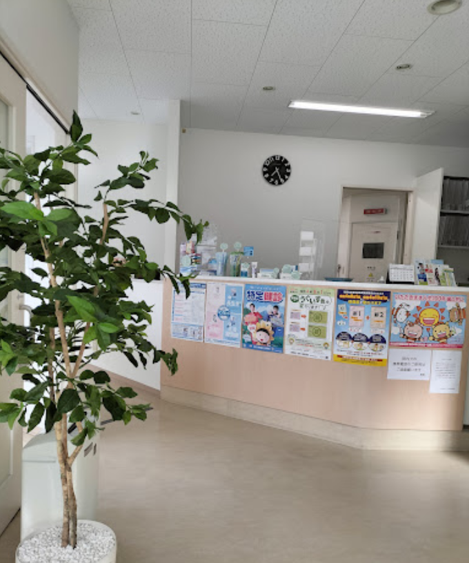 ①クリニック外観　②受付　③診察室