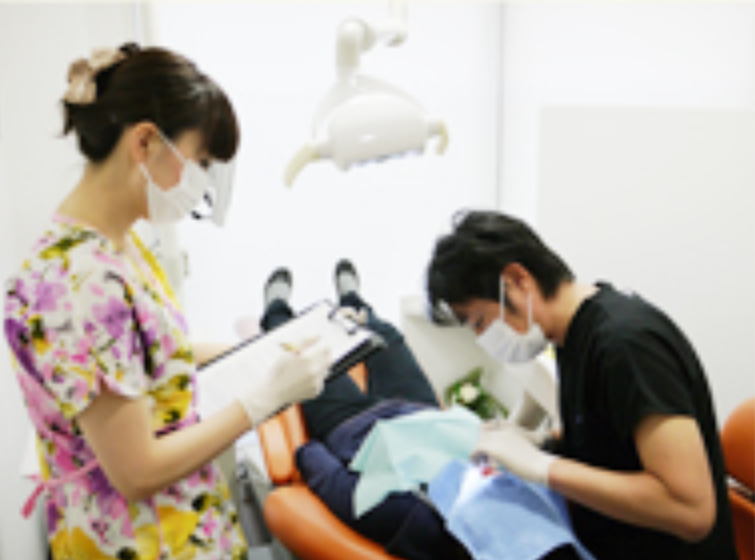 患者様一人ひとりの状況に応じたケアと指導を行い、健康な歯周組織を取り戻し、維持するためのサポートを行います。