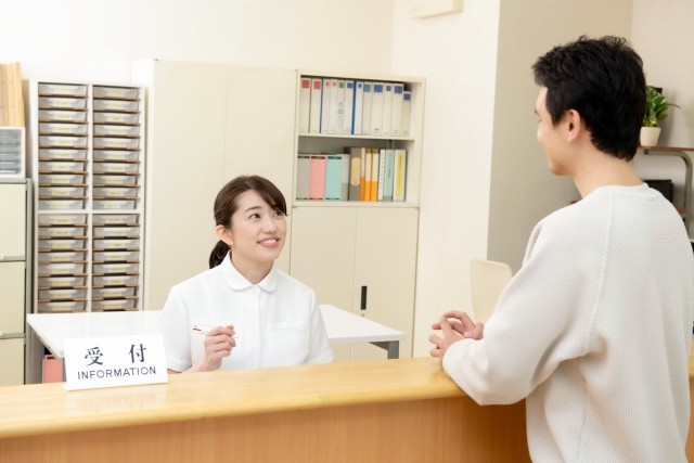 ①クリニック外観②受付③ユニット ※画像はイメージです。