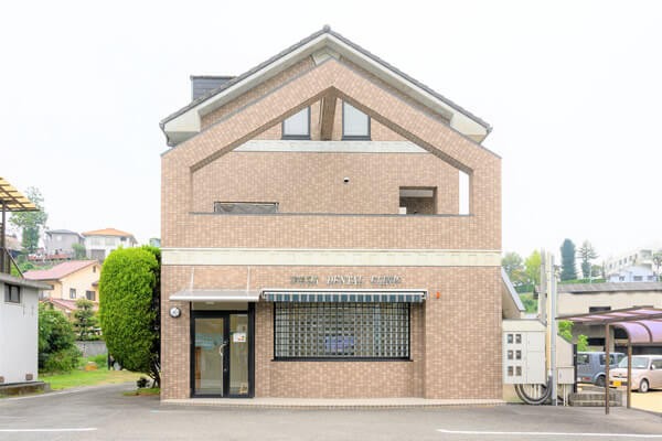 ①医院外観②受付③待合室