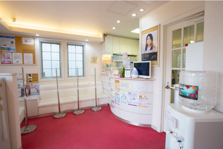 ①クリニック外観②受付③診療チェア