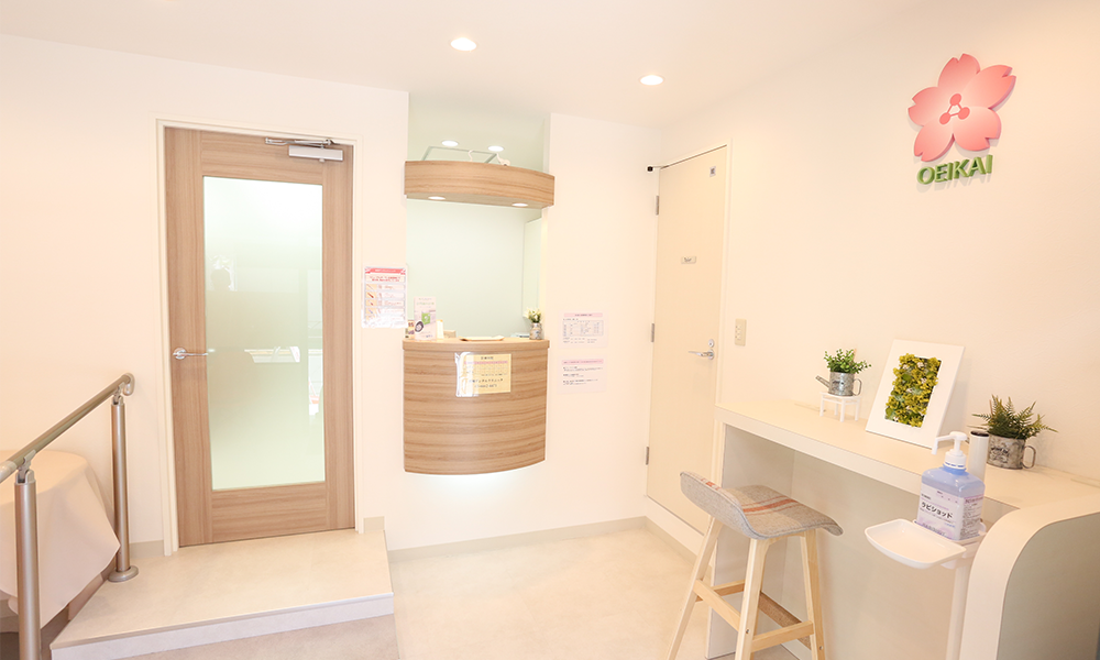 ①クリニック外観②受付③診療室