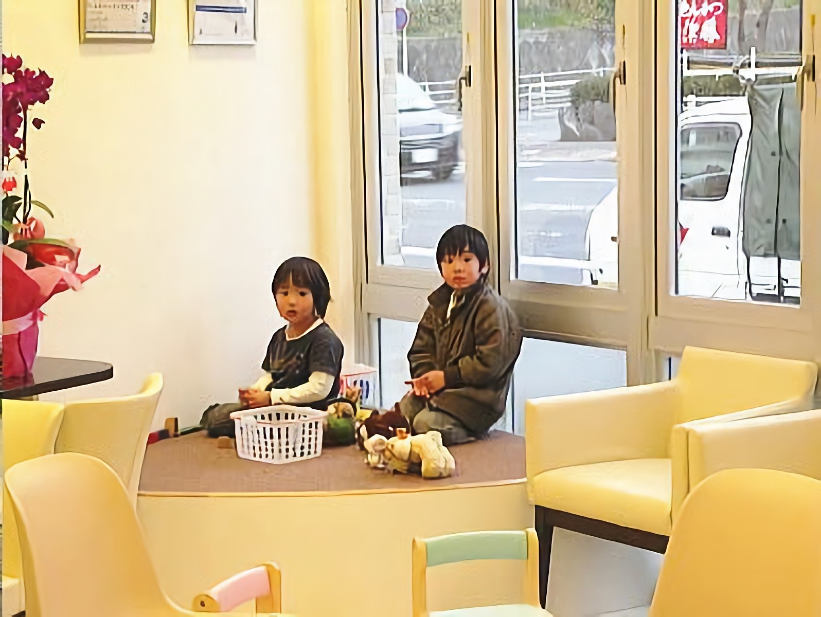 ①外観②受付③キッズコーナー