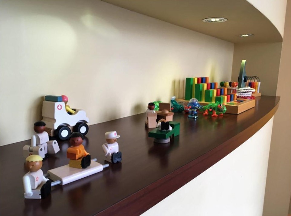 院内は小物が置かれ楽しめる空間となっています