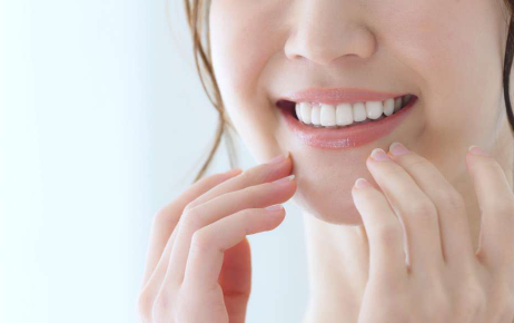 患者様の表情や口元に調和した自然な仕上がりを目指します。