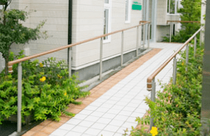 【下土狩駅から徒歩5分】歯周病専門医在籍し歯を守る治療に注力する秋山歯科医院