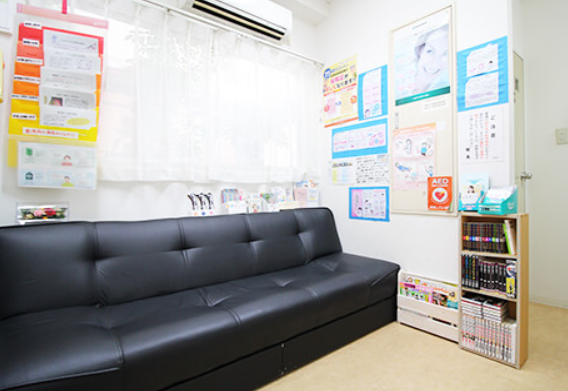①アットホームな雰囲気を大切にしています②待合室③診療室