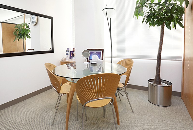 【松山市駅徒歩2分・土曜診療】インプラント治療を中心に専門的な診療を行う松山中平歯科クリニック