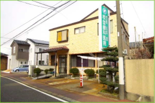 ①外観②待合室③診療室