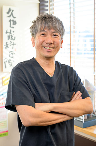 院長の久世　哲也