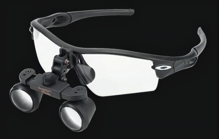 サージカル・ルーペを活用した精密な治療を提供