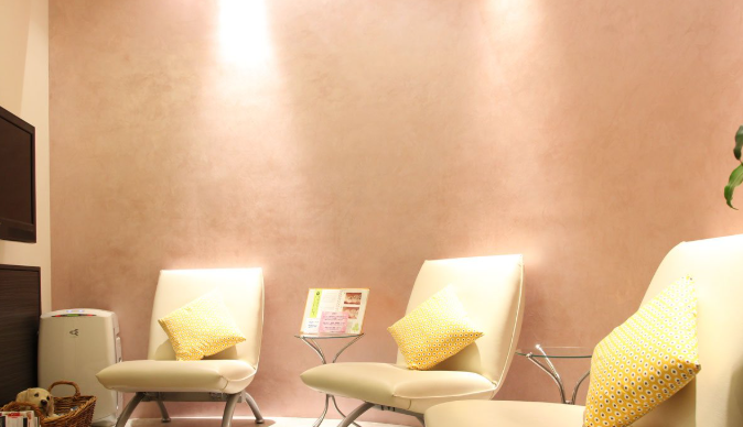 ①完全個室診療室②待合スペース③リフレクソロジースペース