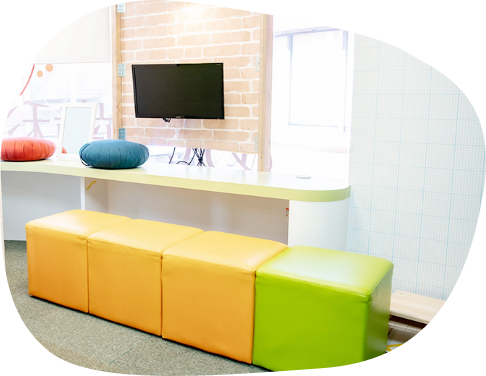 ①施設外観②受付③待合スペース