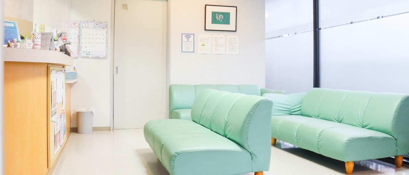 ①キッズスペース ②受付・待合室 ③診療室