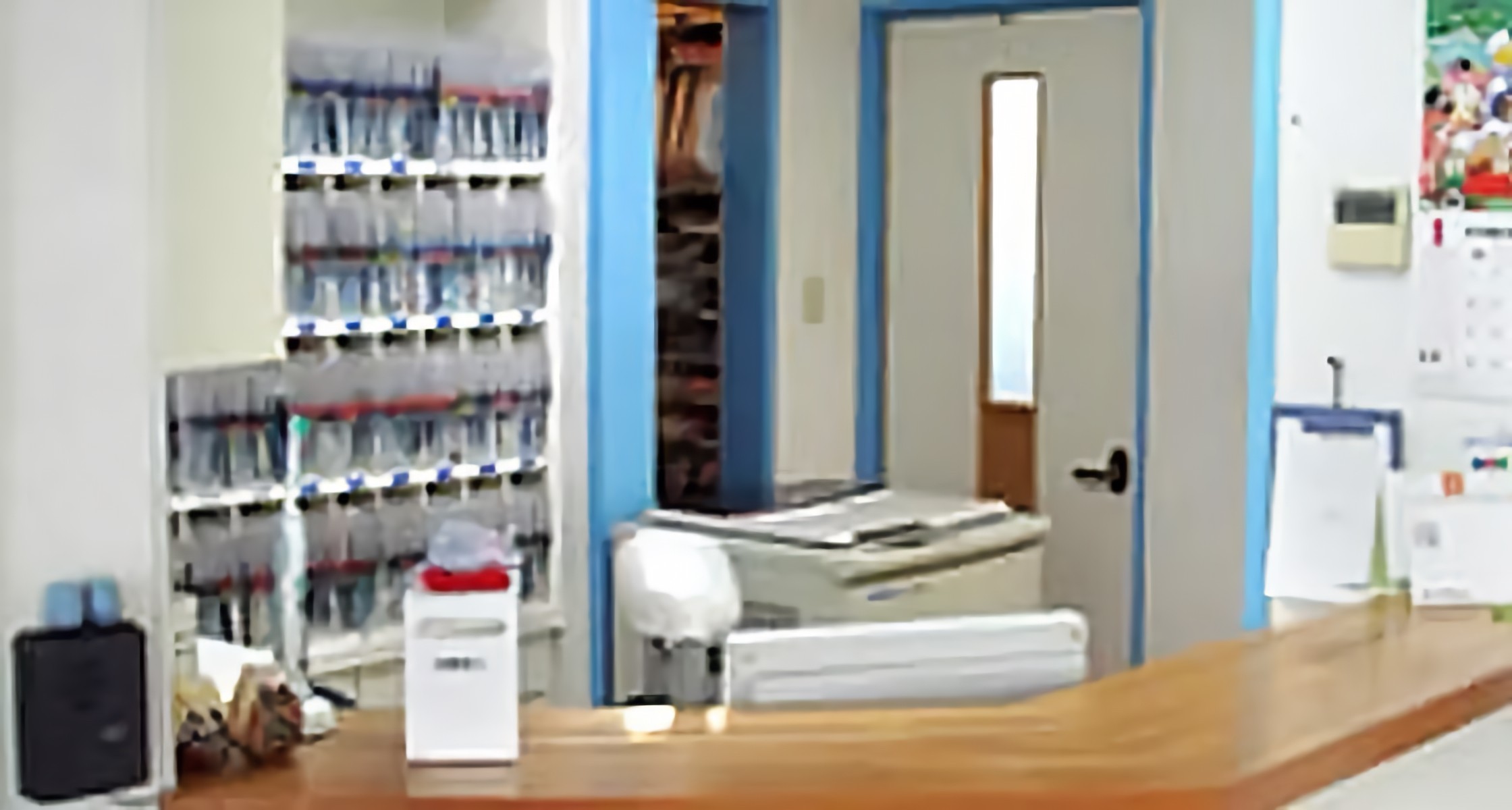 ①医院外観②受付③徹底した衛生管理