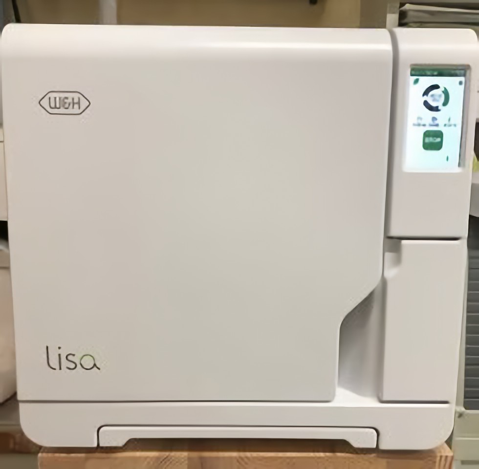 ①外観②待合室③器具減菌機