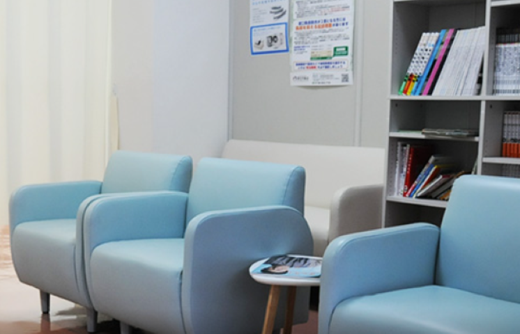 ①受付②待合室