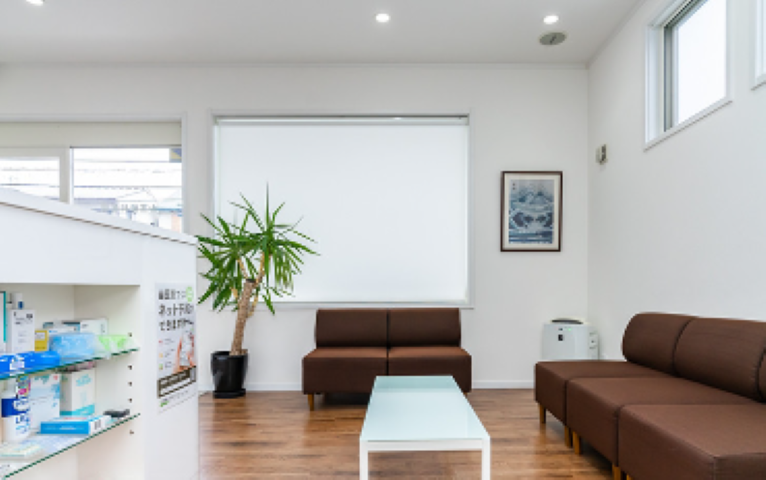 ①外観②受付③待合室