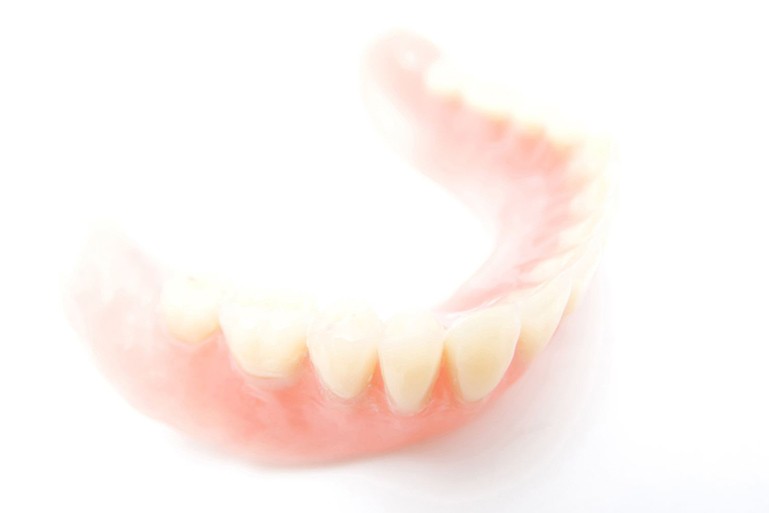 患者様一人ひとりのお口の状態やご希望を丁寧に伺い、快適に使用できる入れ歯をご提案しています。