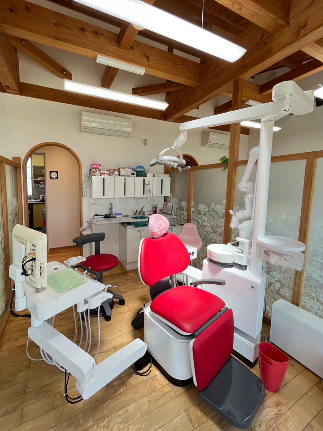 ①外観②受付③診療室