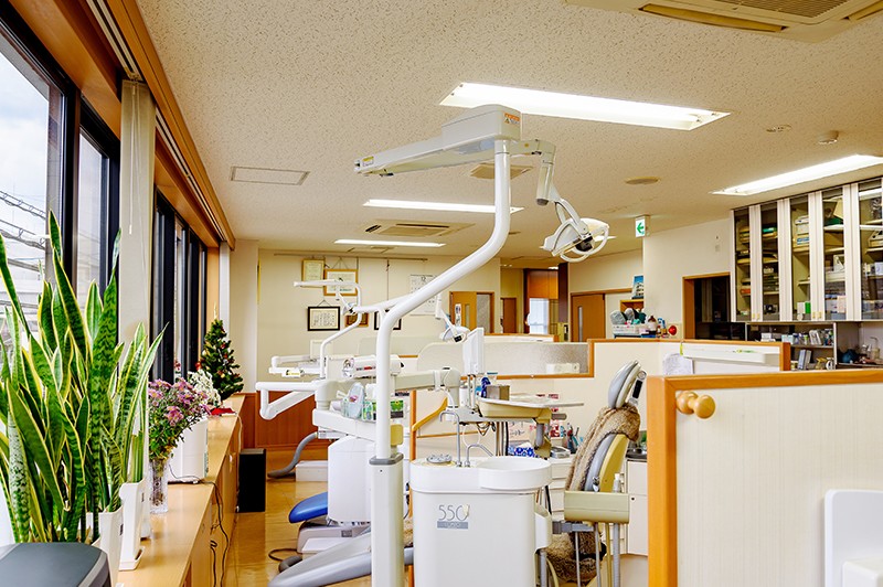 お子様から高齢の方まで、快適に治療を受けられる歯科医院です
